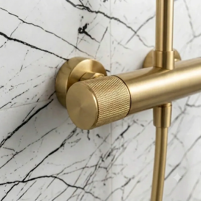 rampa-de-duche-para-casa-de-banho-modelo-line-cor-ouro-escovado